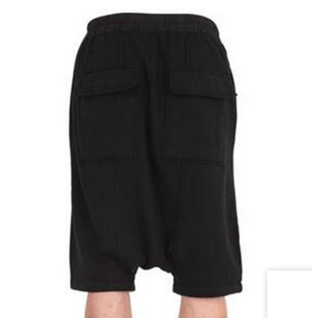 Lightweight asymmetric low-crotch shorts | PHYLIA