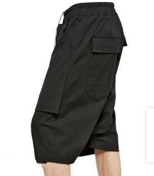 Lightweight asymmetric low-crotch shorts | PHYLIA