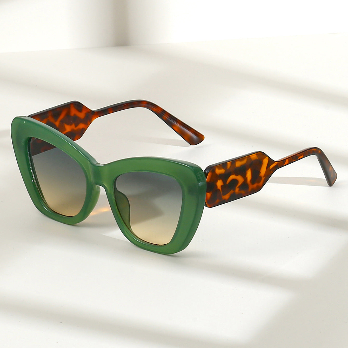 European & American Style Contrast Modern Color Sunglasses | PHYLIA